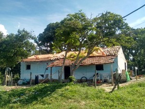 Homem é morto a facadas pelo próprio filho em Taubaté, SP (Foto: Wanderson Borges / TV Vanguarda)