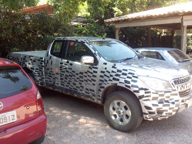 Chevrolet S10 cabine estendida, flagrada em teste (Foto: Ricardo Pessoa / VC no AutoEsporte)