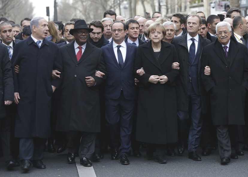  Da esquerda para a direita: Benjamin Netanyahu (primeiro-ministro de Israel); Nicolas Sarkozy (na segunda fila, ex-presidente francês); Ibrahim Boubacar Keita (presidente de Mali); François Hollande (presidente francês); Angela Merkel (chanceler alemã)