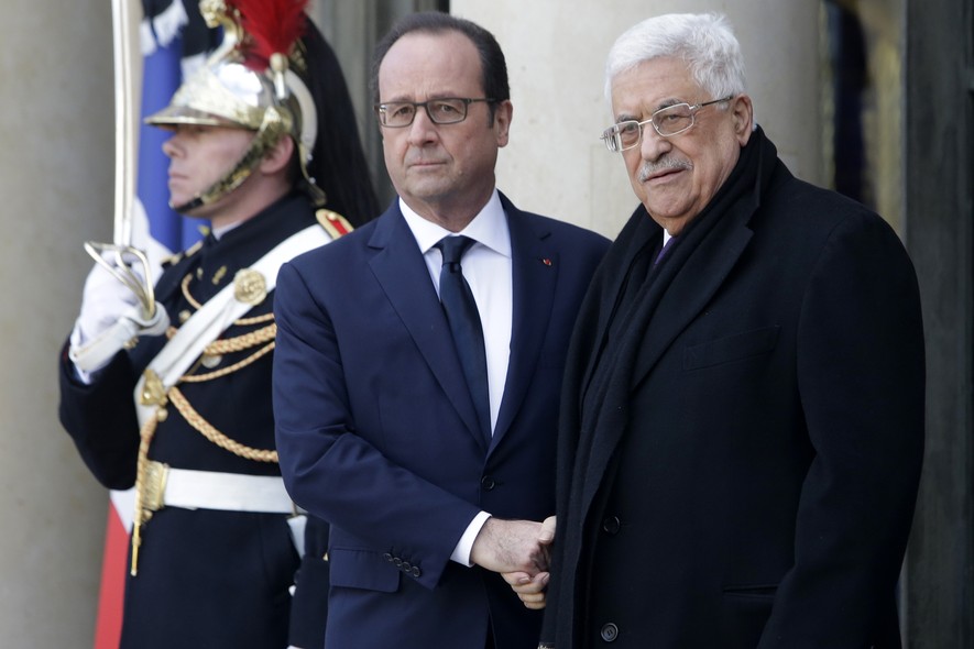 O presidente da França, François Hollande, recebe o presidente da Autoridade Palestina, Mahmoud Abbas, no Eliseu, antes da marcha pela união contra o terrorismo e pela liberdade de expressão