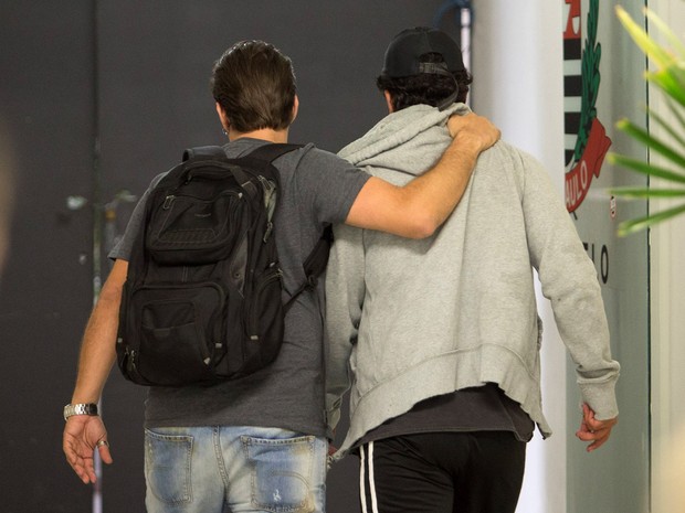 - O cantor sertanejo Ivair dos Reis Gonçalves, conhecido por Renner, que faz dupla com o cantor Rick, deixa o 27°DP no bairro Campo Belo, em São Paulo. (Foto: Daniel Teixeira/Estadão Conteúdo)