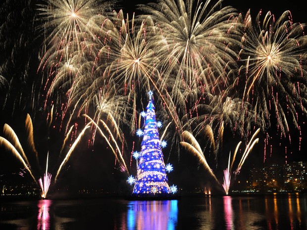 As luzes de 2014 iluminam os céus da Lagoa (Foto: Alexandre Durão/G1)