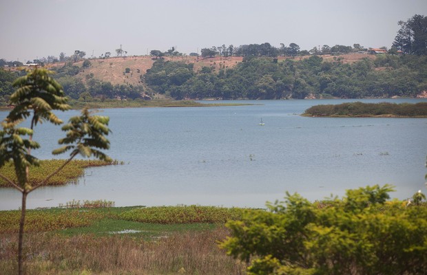 Represa no rio Jundiaí-mirim, em Jundiaí, está com 70% de sua capacidade e não enfrenta problemas por conta da seca em São Paulo (Foto: Rogério Cassemiro/ÉPOCA)