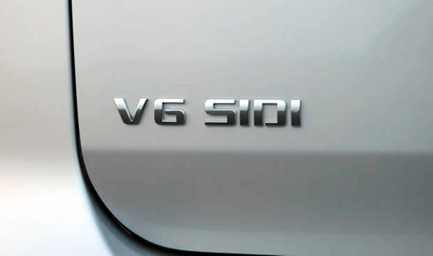 Motor V6 identificado com a sigla SIDI