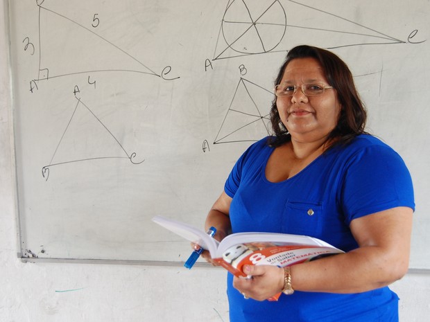 Os alunos da professora Jonilda Alves Ferreira se destacaram com várias medalhas em olimpíadas de matemática  (Foto: Diogo Almeida/G1)