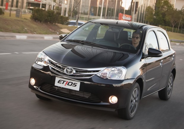 toyota-etios-hatch-platinum-1