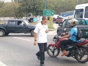 Tiroteio assustou motoristas e alguns retornaram na contramão da Avenida Brasil (Foto: Eleny Borges/Arquivo Pessoal)