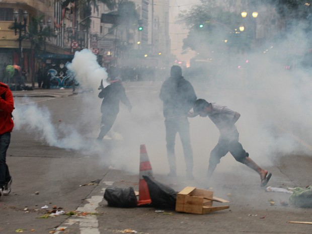 A Santa Casa de Misericórdia de São Paulo informou no começo da noite que atendeu cinco pessoas feridas na confusão do Centro (Foto: Márcio Fernandes/Estadão Conteúdo)