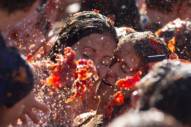 Evento ocorrido em Amsterdã, na Holanda, foi inspirado na tradicional 'La Tomatina', que acontece todo ano na Espanha (Foto: Peter Dejong/AP)