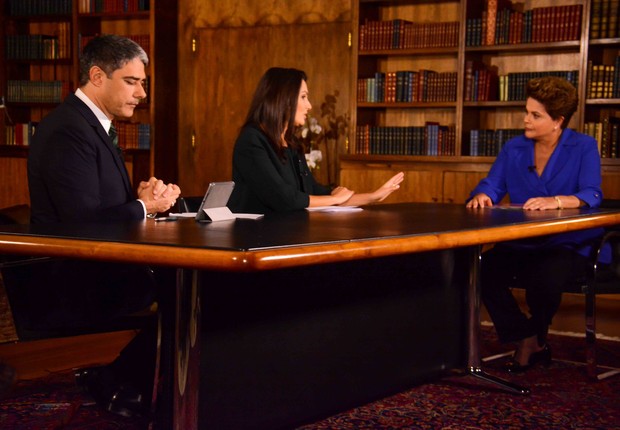 William Bonner e Patricia Poeta entrevistam Dilma Rousseff, do PT, no Palácio da Alvorada (Foto: Gabriel Souto/Globo/Divulgação)