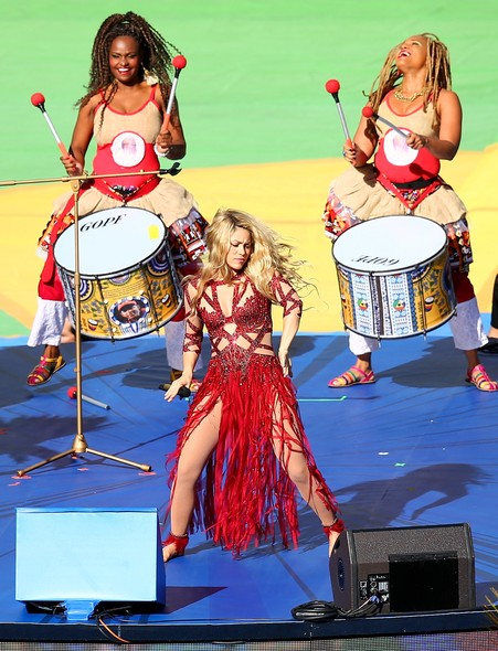 Shakira durante a cerimônia de encerramento da Copa