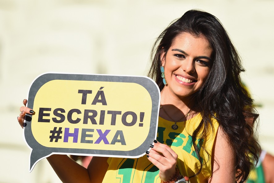 Para esta bela torcedora, o hexa do Brasil já está garantido!