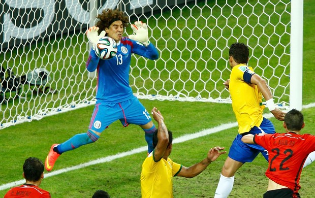 Guillermo Ochoa Brasil x Mexico (Foto: Reuters)