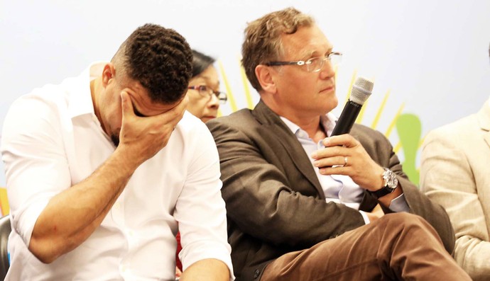 JEROME VALCKE E RONALDO VISITA DE VISTORIA ESTÁDIO ARENA CORINTHIANS (Foto: Marcos Ribolli)