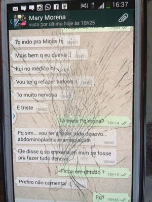 Troca de mensagens no celular (Foto: Lívia Torres / G1)