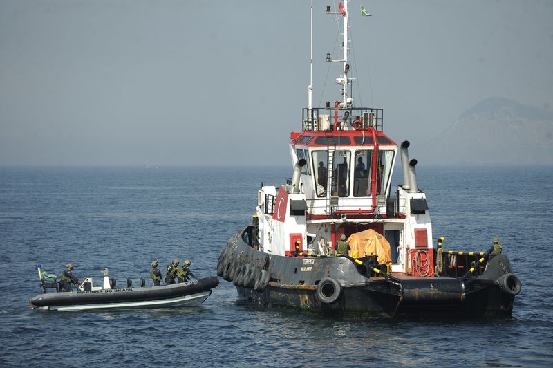 Visando a Copa, nesta sexta-feira (16), o 1º Distrito Naval fez um treinamento de abordagem a embarcações na orla de Copacabana, no Rio