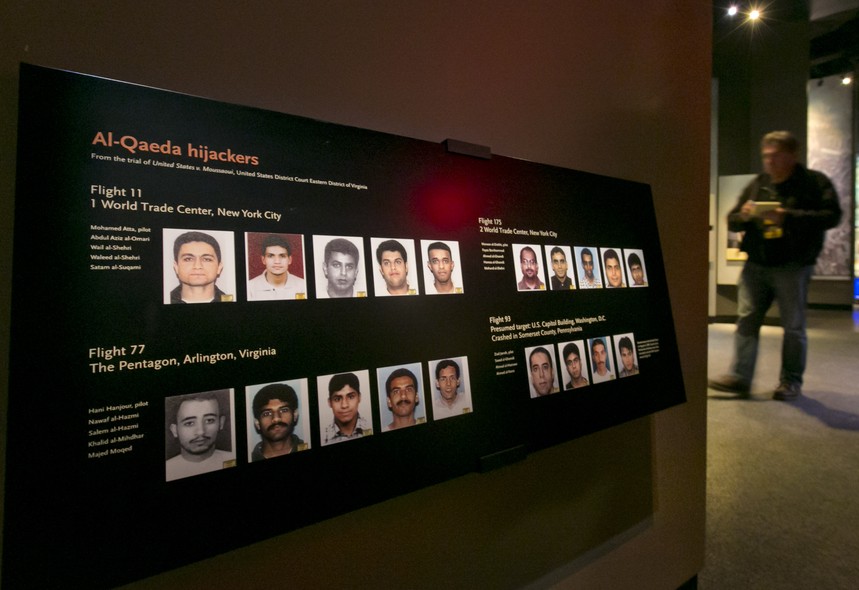 Retratos dos sequestradores dos aviões que derrubaram o World Trade Center, em exposição no Museu do 11 de Setembro, em Nova York