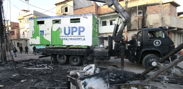 Policiamento é reforçado após o comandante da UPP de Manguinhos, Gabriel Toledo, ser baleado