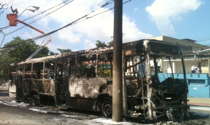 Grupo de moradores da favela Santa Cruz protesta em São José. Foto: Cláudio Vieira