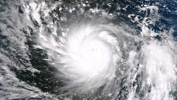 Imagem de satélite da Nasa mostra a formação do tufão Haiyan que deve tocar o solo nesta sexta-feira (8) nas Filipinas (Foto: Nasa / Via AFP Photo)