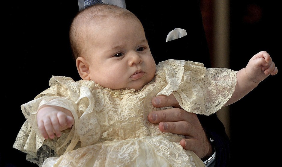 Herdeiro do trono britânico, George Alexander Louis completa três meses de vida nesta quarta-feira, 23 de outubro