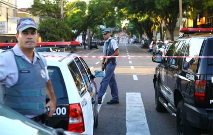 PMs fecharam a Nelson D'Avila; banco foi alvo de tentatiba de assalto - Foto: Flavio Pereira 100913