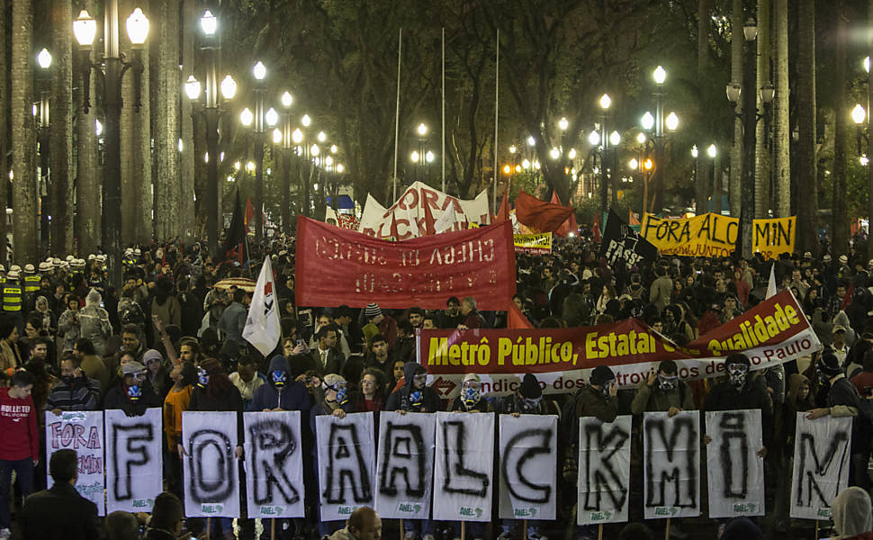 Organizado pelo Sindicato dos Metroviários, ato tem apoio do Movimento Passe Livre, da CUT e de militantes do PT