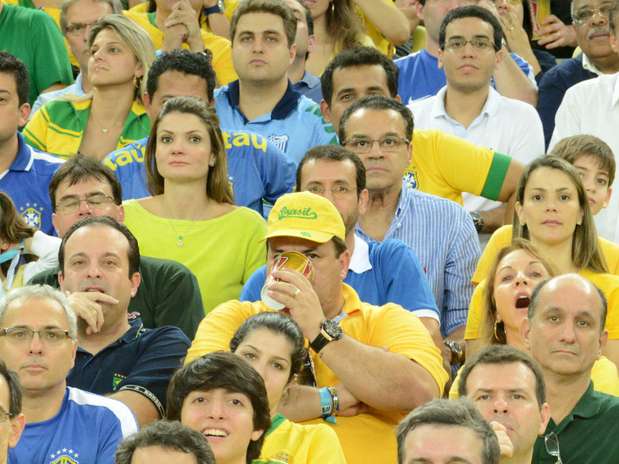 O presidente da Câmara dos Deputados, Henrique Eduardo Alves, usou um avião da FAB para levar a noiva ao jogo da Seleção Brasileira no Maracanã, no último domingo Foto: Getty Images/FIFA