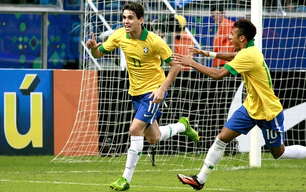 oscar brasil gol França amistoso arena do grêmio (Foto: Wesley Santos / ARENAPOA)