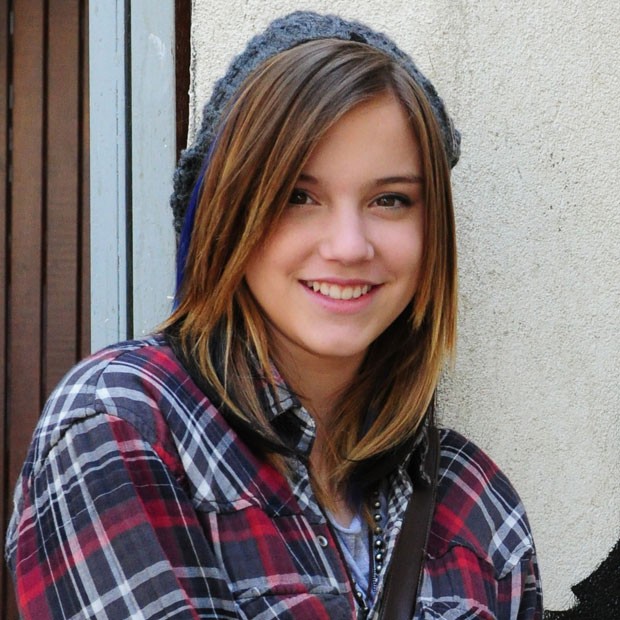 3º lugar: Alice Wegmann. Para viver a protagonista Lia, de Malhação, a atriz repicou os fios e adotou mechas coloridas removíveis (Foto: Divulgação/TV Globo)