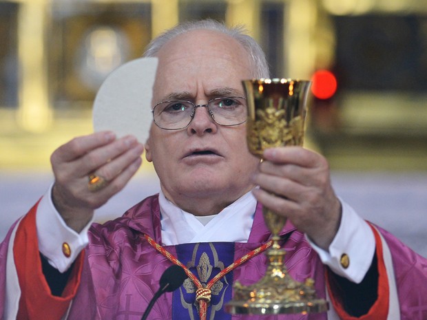 Brasileiro Dom Odilo Scherer reza missa em Roma neste domingo (10) (Foto: Gabriel Bouys/AFP)