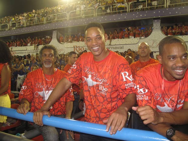 Will Smith se diverte na Sapucaí (Foto: Livia Torres/G1)