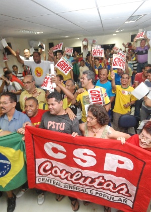 Servidores dos Correios do Recife e da região metropolitana aprovaram greve durante assembleia realizada no Sindicato dos Trabalhadores dos Correios e Telégrafos de Pernambuco (Sintect), no centro da capital pernambucana