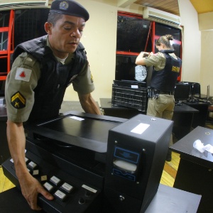 Agentes da PM fecham bingo no bairro Funcionários, em Belo Horizonte. O cantor Werley José de Camargo, irmão de Zezé di Camargo e Luciano, jogava no local quando a polícia chegou e foi detido