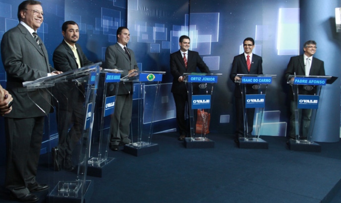 Canidatos à prefeitura de Taubaté durante o debate promovido pela Band em parceria com OVale 