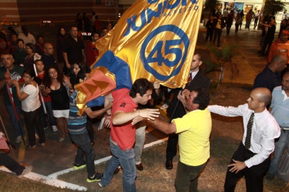 Troca de farpas entre torcidas tem princípio de conflito, que logo é apartado por outros militantes