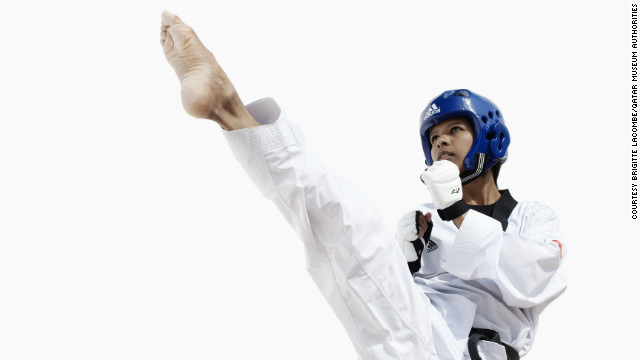  Deena Bahrein Mahboob é um lutador de Taekwondo.