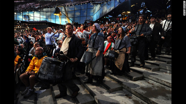 Bateristas durante a cerimônia de abertura.