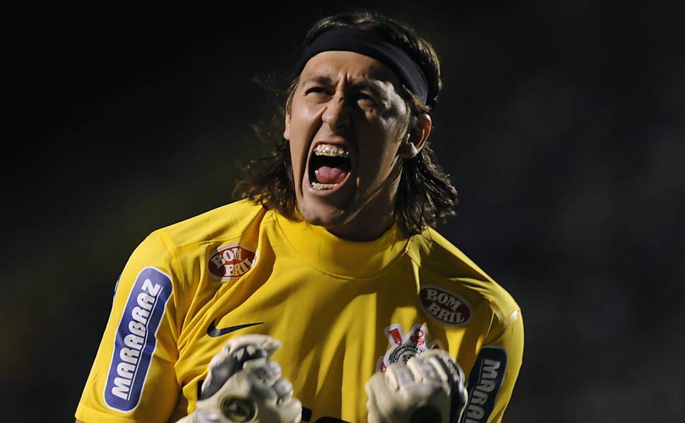 O goleiro do Coritnhians, Cassio Ramos, comemora o título na Libertadores Leia mais