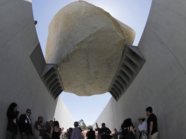 Vista por baixo, a obra parece ainda mais impressionante  (Foto: Reuters)