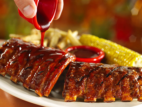 Costelinha de porco com molho barbecue servida no restaurante Chili's Divulgação 