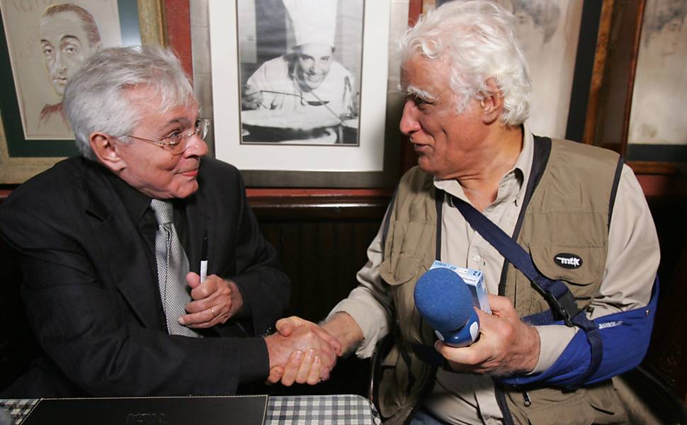 O humorista Chico Anysio e o cartunista Ziraldo, no lançamento do livro "É Mentira, Chico", biografia do humorista, no Bar Jeremias, em São Paulo Leia mais