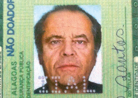 RG com foto do ator Jack Nicholson era usado por suspeito de aplicar golpes em Pernambuco