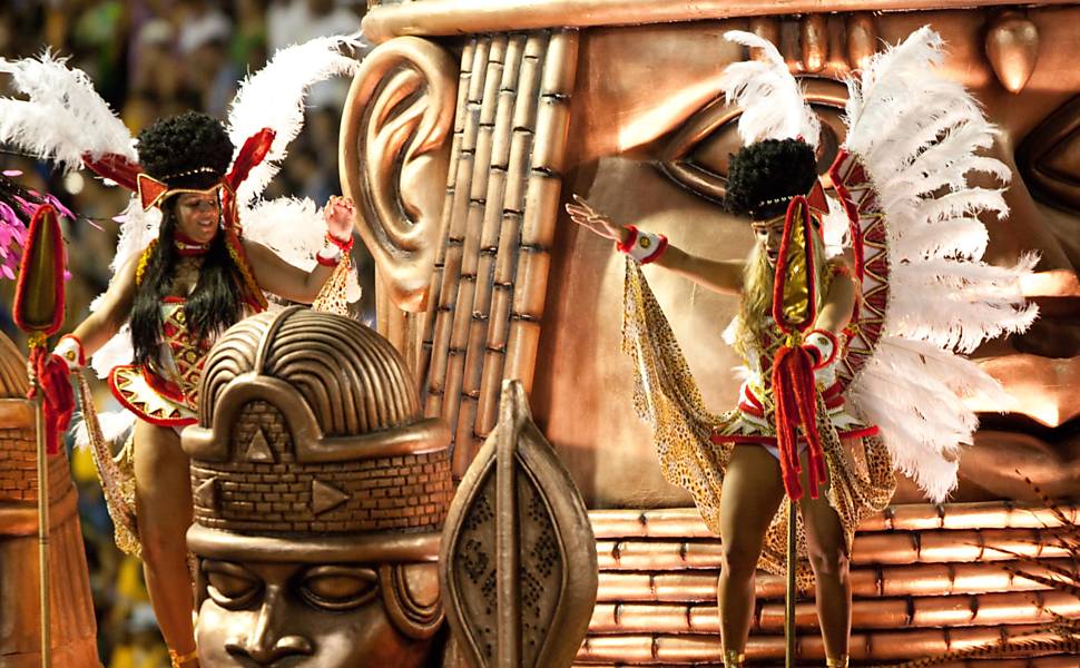 Desfile da escola de samba Portela, que apresentou samba-enredo  "E o Povo na Rua Cantando. É Feito uma Reza, um Ritual...", na Sapucaí; Leia mais