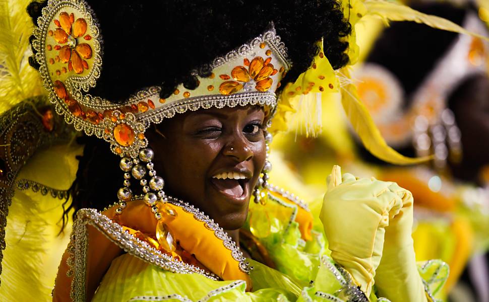 Desfile da escola de samba São Clemente, que tem como enredo "Uma Aventura Musical na Sapucaí"; veja o Especial do Carnaval 2012