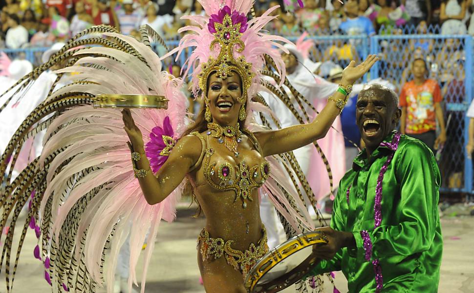 Desfile da escola de samba Mangueira, que mostrou enredo "Vou Festejar! Sou Cacique, sou Mangueira; 