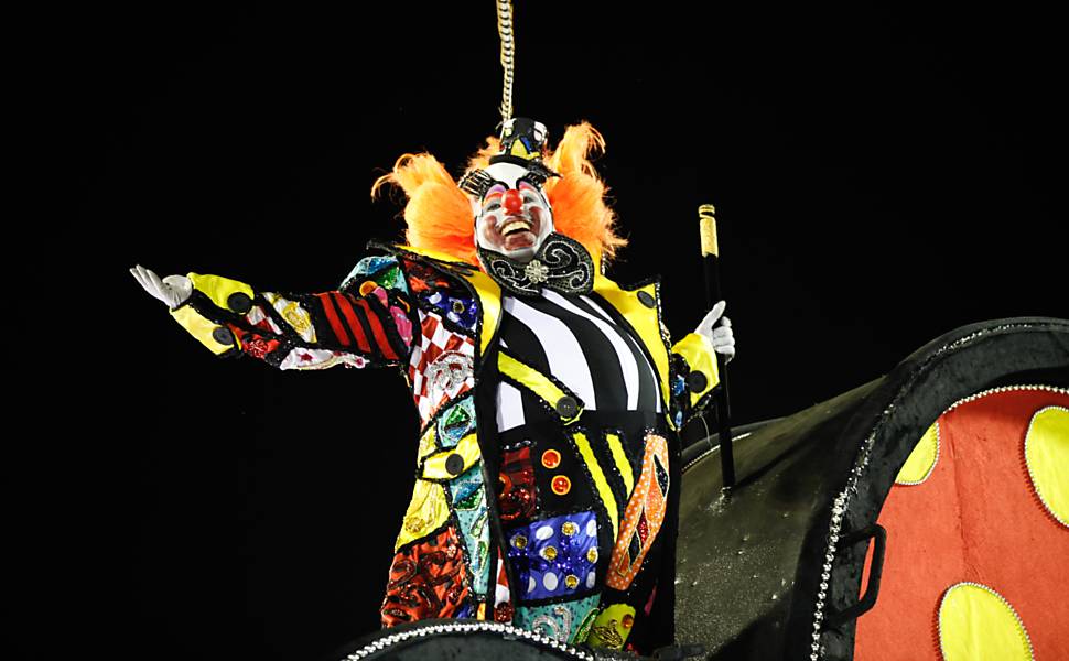 Desfile da escola de samba Renascer de Jacarepaguá que tem como samba-enredo  "Romero Britto, o artista da alegria da o tom na folia", na Sapucaí; veja o Especial do Carnaval 2012