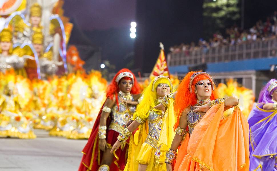 Desfile da escola Tom Maior com o enredo "Paz na Terra e aos homens de Boa Vontade"; veja o Especial do Carnaval 2012