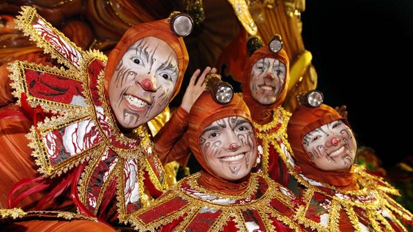 Desfile da escola de samba Dragões da Real, em São Paulo