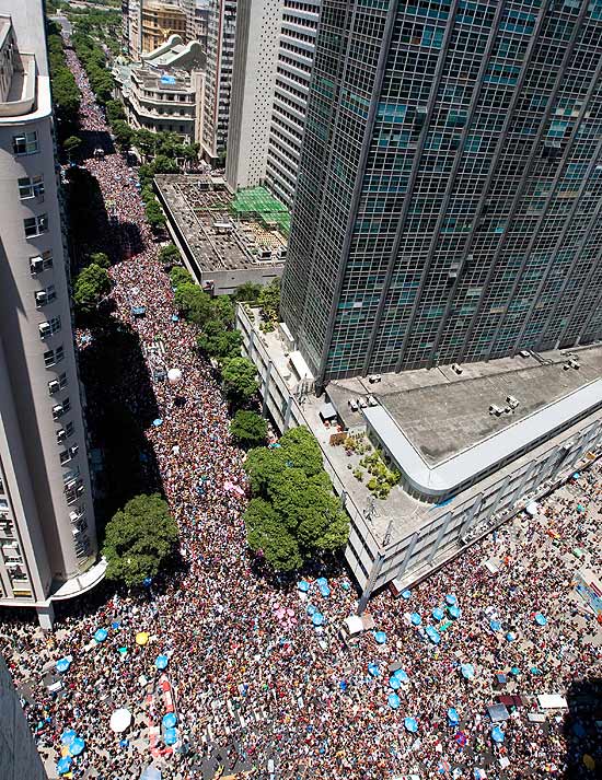 Desfile do Cordão da Bola Preta, na avenida Rio Branco, no Rio de Janeiro 